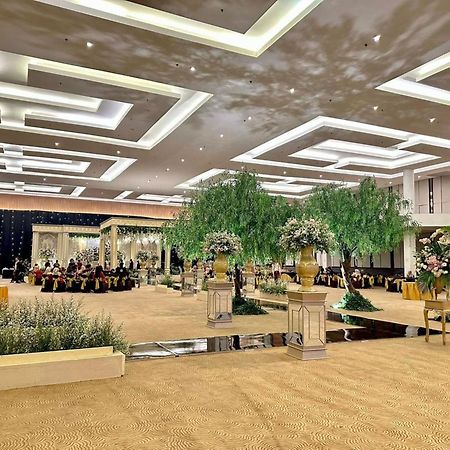 Hotel Santika Mega City Bekasi Kültér fotó