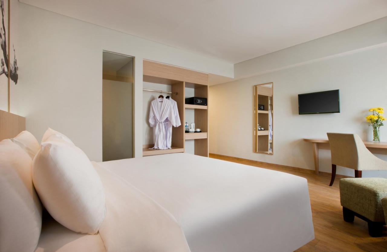 Hotel Santika Mega City Bekasi Kültér fotó